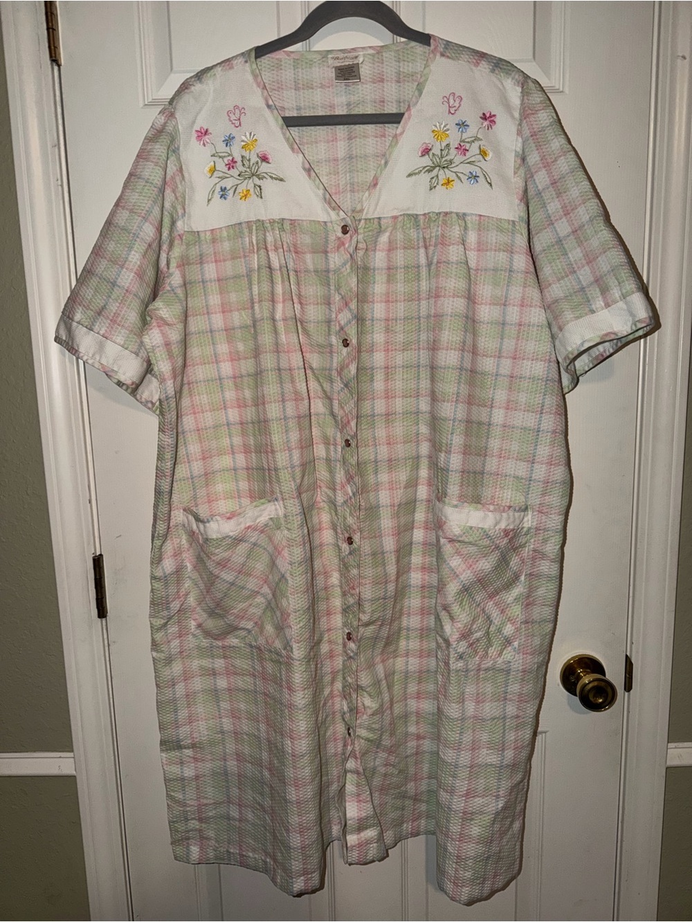 Barbizon Embroidered Plaid Button-Front Sleep Robe in Pastel Pink & Green 3XL